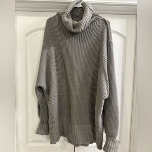 FREE PEOPLE GRAY SLOUCHY SWEATER - USED